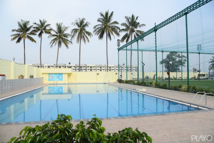 Gyms with pools online near me